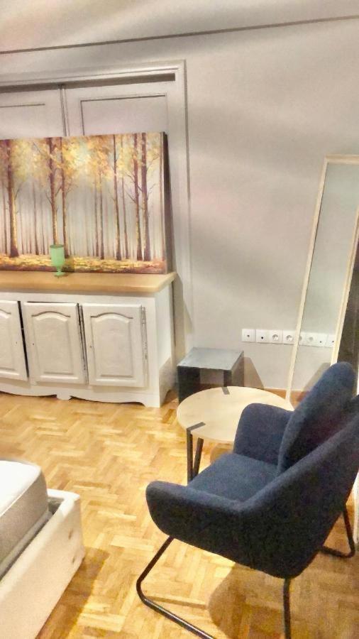Economy Shared Apartment E In Central アテネ エクステリア 写真