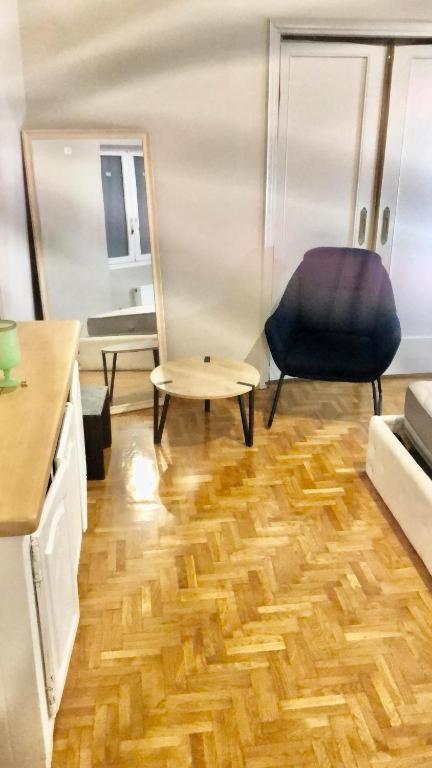 Economy Shared Apartment E In Central アテネ エクステリア 写真